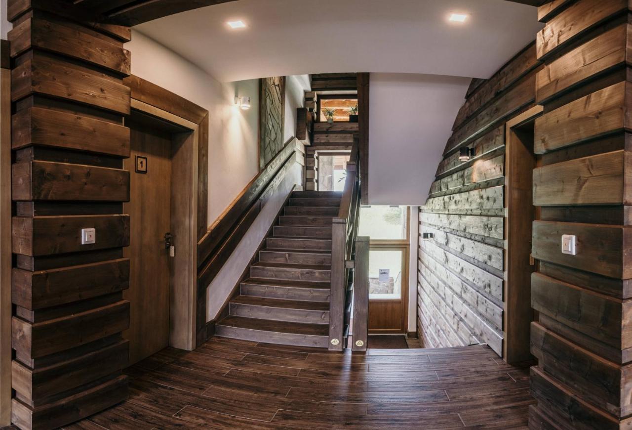 Nestville Apartments Hniezdne Luaran gambar