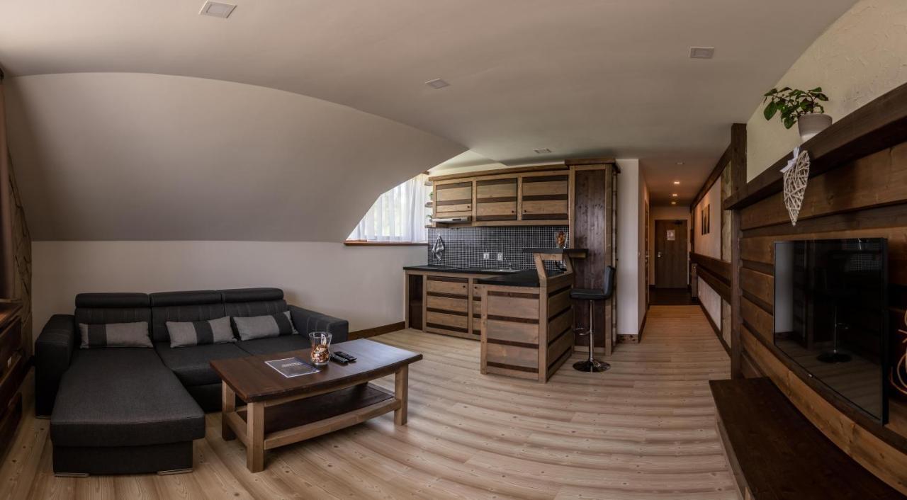 Nestville Apartments Hniezdne Luaran gambar