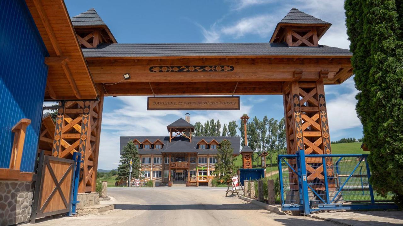 Nestville Apartments Hniezdne Luaran gambar