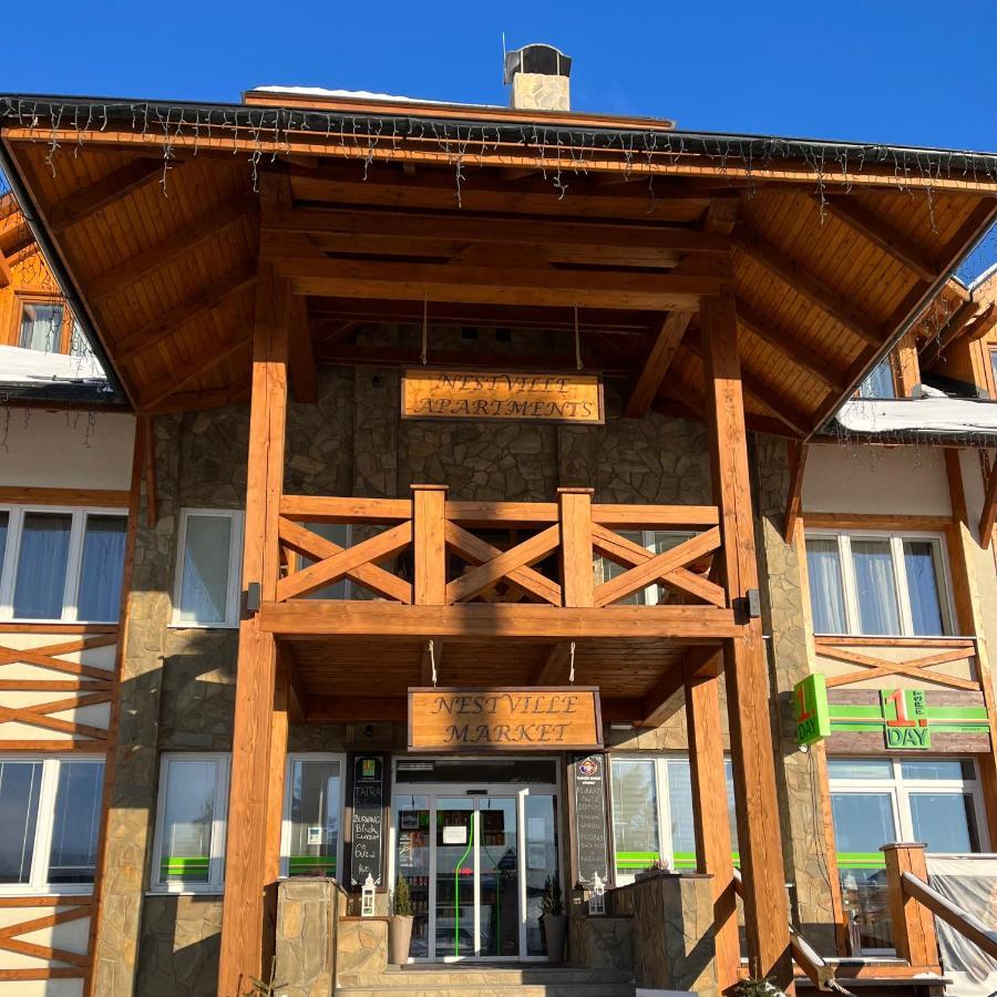 Nestville Apartments Hniezdne Luaran gambar