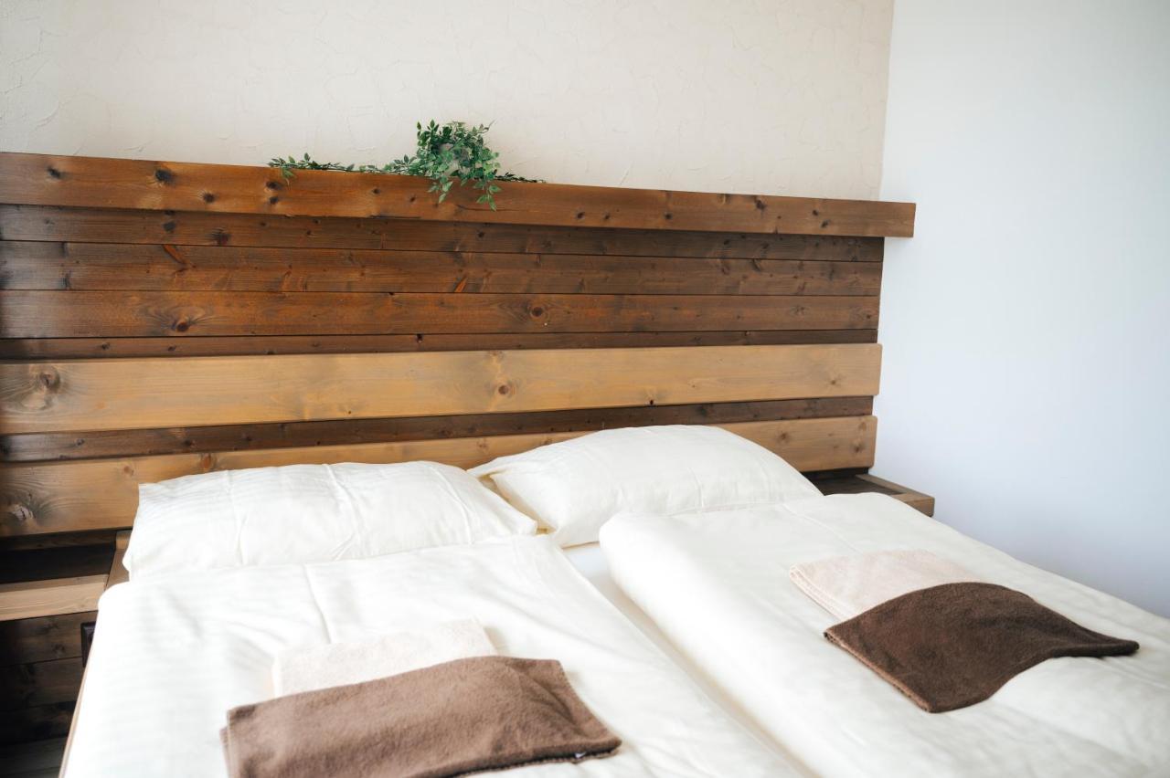 Nestville Apartments Hniezdne Luaran gambar