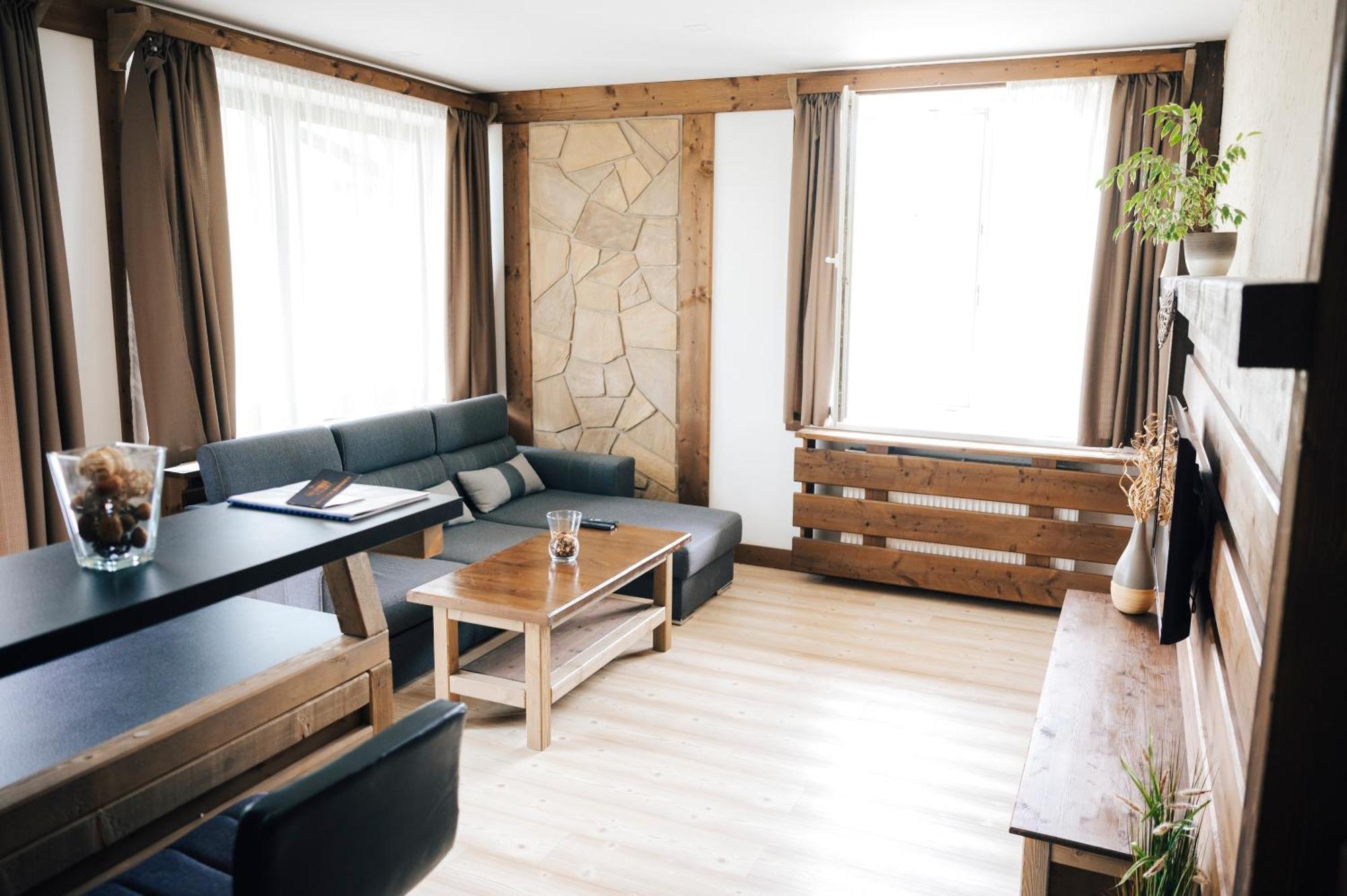 Nestville Apartments Hniezdne Luaran gambar